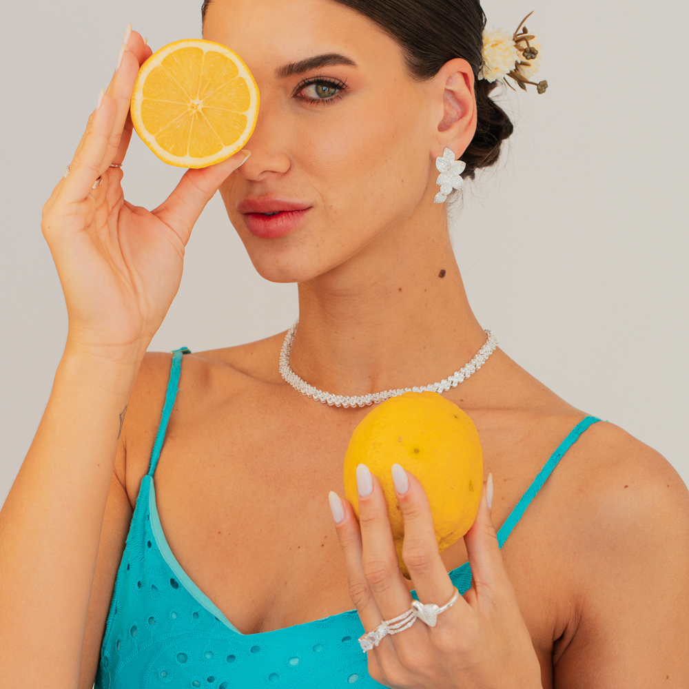 COLAR RIVIERA FLOR DE VERBENA CRISTAL BANHO PRATA