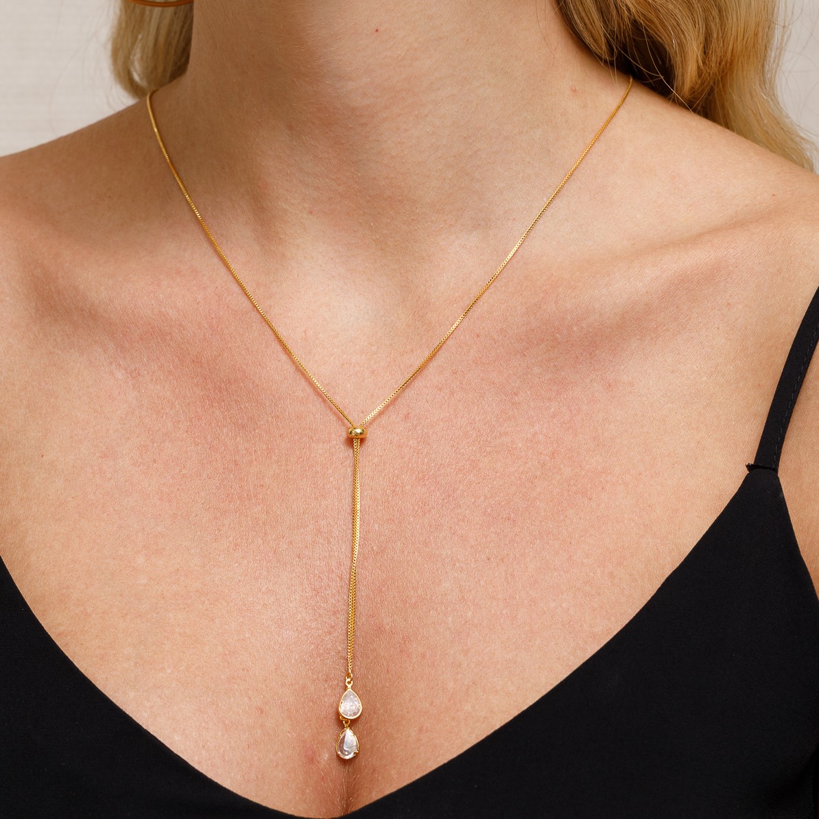 COLAR GRAVATINHA GOTINHAS CRISTAIS BANHO OURO 18K