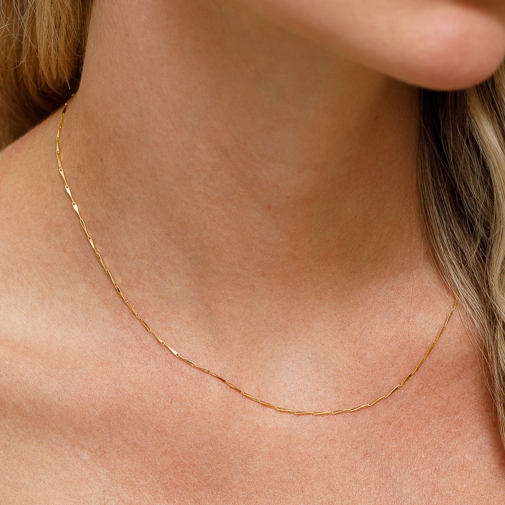 CHOKER FINA TORCIDA BANHO OURO 18K