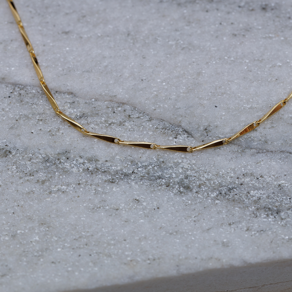 CHOKER FINA TORCIDA BANHO OURO 18K