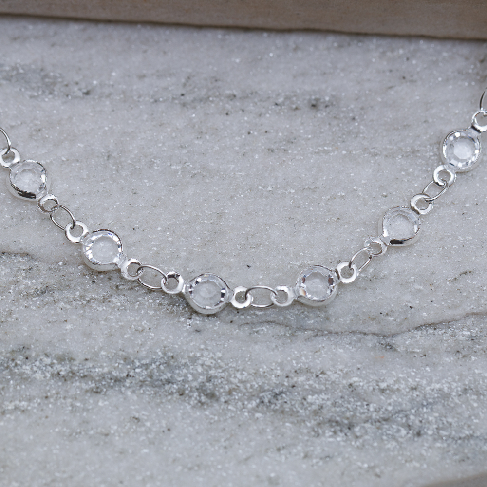 CHOKER COM PEDRINHAS CRISTAIS BANHO PRATA