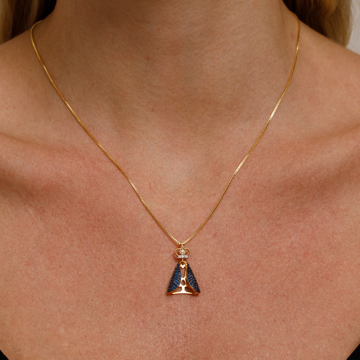 COLAR NOSSA SENHORA MANTO AZUL BANHO OURO 18K