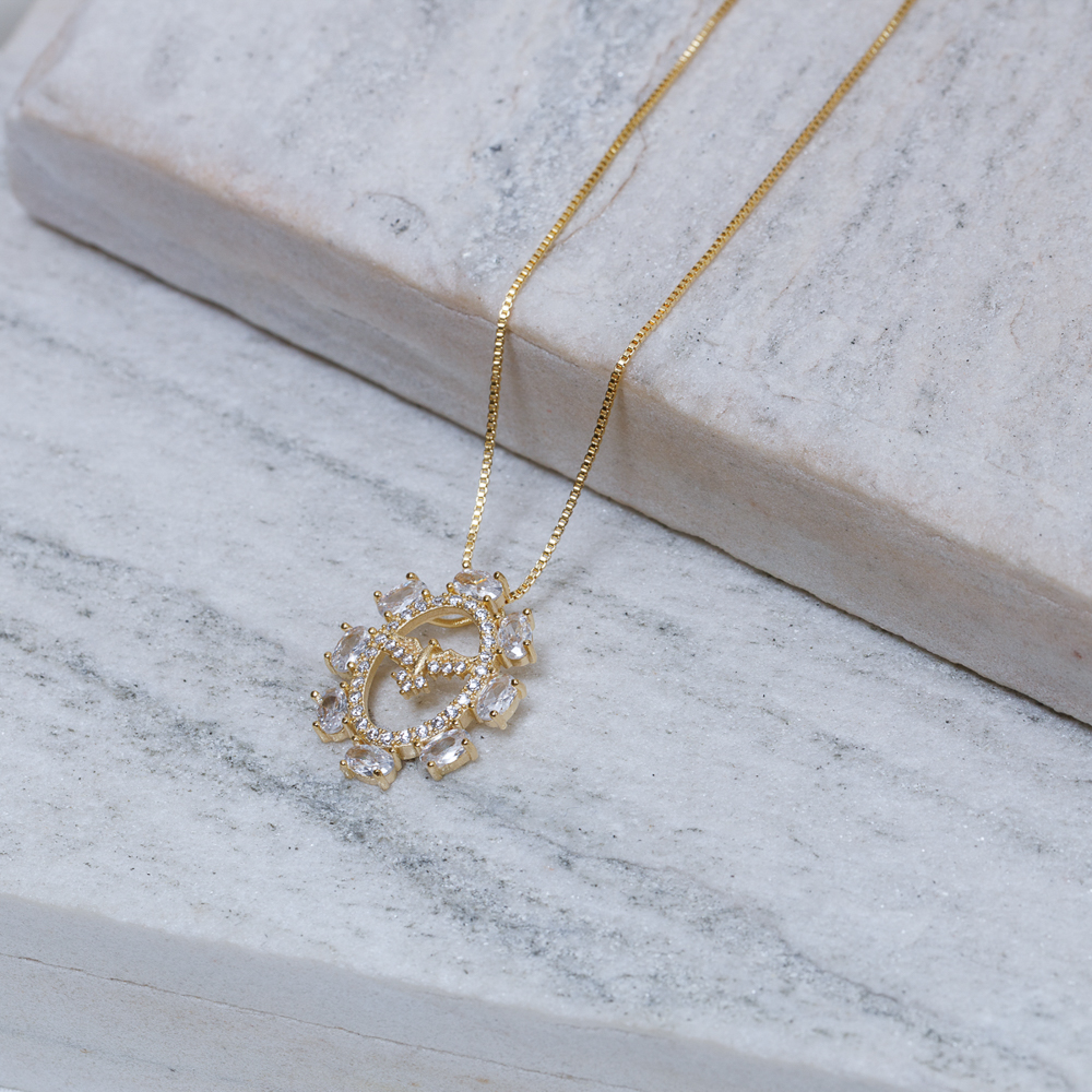 COLAR ESPÍRITO SANTO COM PEDRAS CRISTAIS BANHO OURO 18K