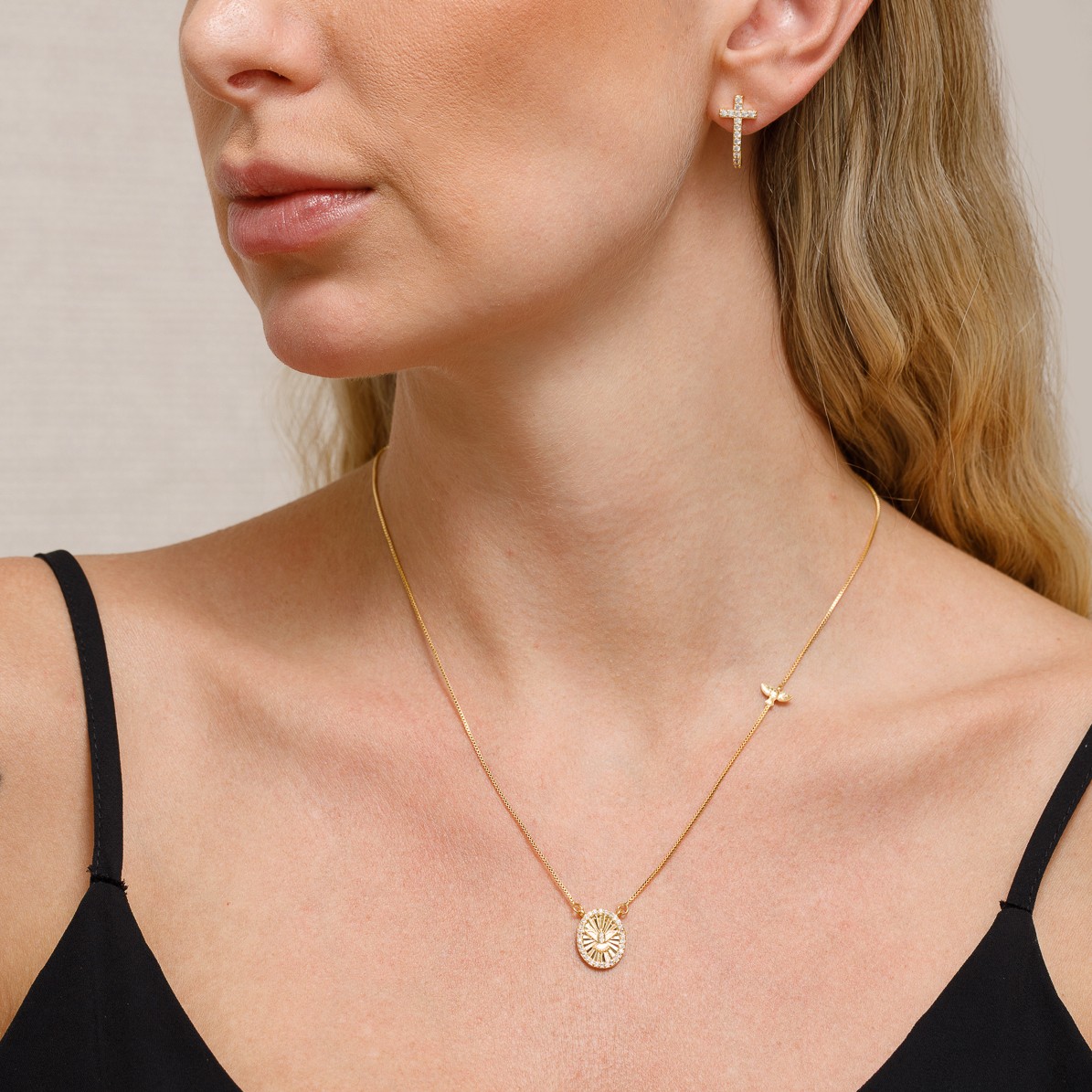 COLAR MEDALHA ESPÍRITO SANTO CRISTAL BANHO OURO 18K
