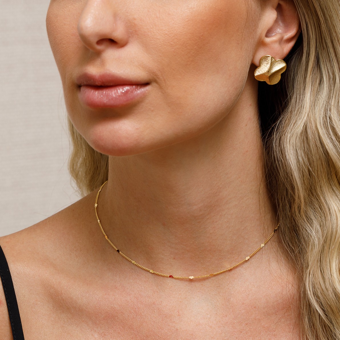 CHOKER CORAÇÕES CHAPINHA BANHO OURO 18K