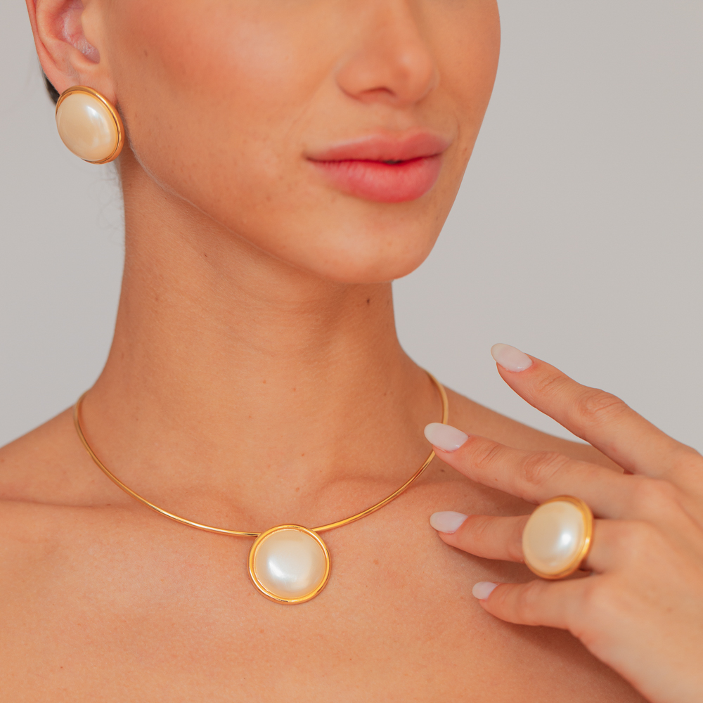 BRINCO FLOR DE BEGÓNIA COM PÉROLA BANHO OURO 18K