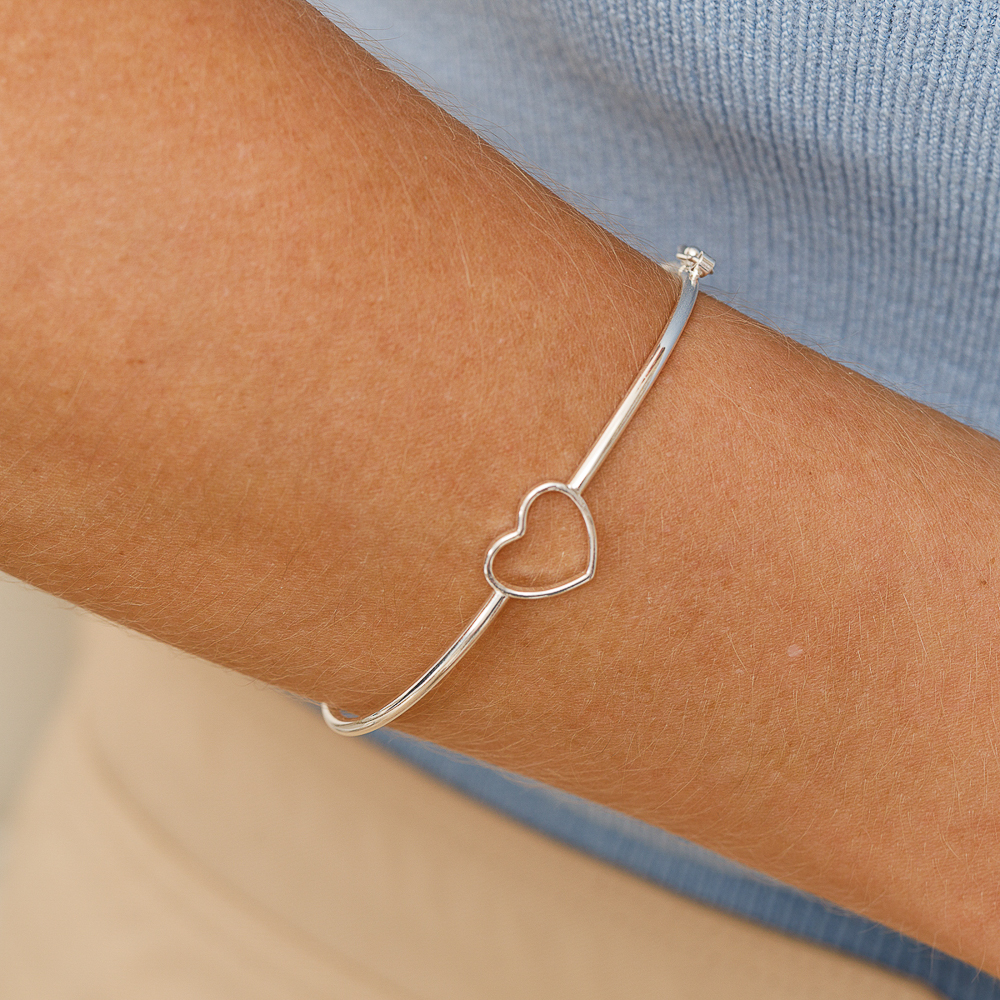 BRACELETE CORAÇÃO COM FECHO JOIA BANHO PRATA