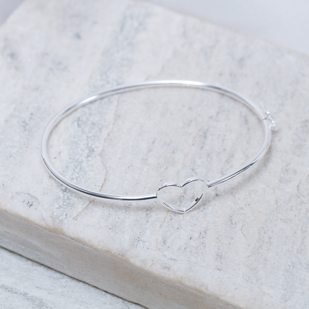 BRACELETE CORAÇÃO COM FECHO JOIA BANHO PRATA