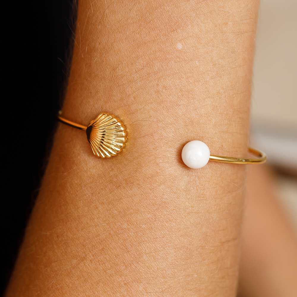 BRACELETE CONCHA COM PÉROLA BANHO OURO 18K