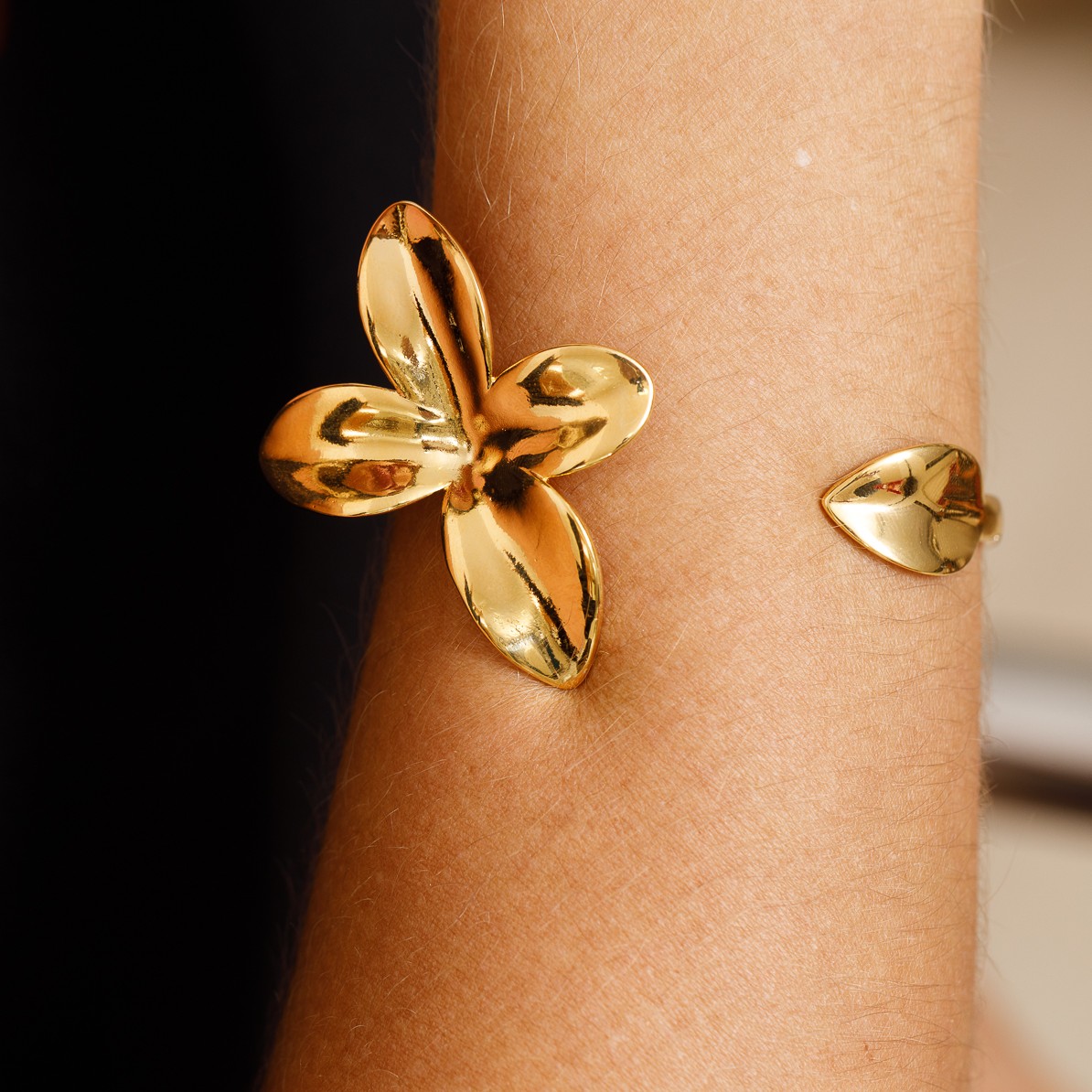 BRACELETE FLOR DE AMARÍLIS BANHO OURO 18K