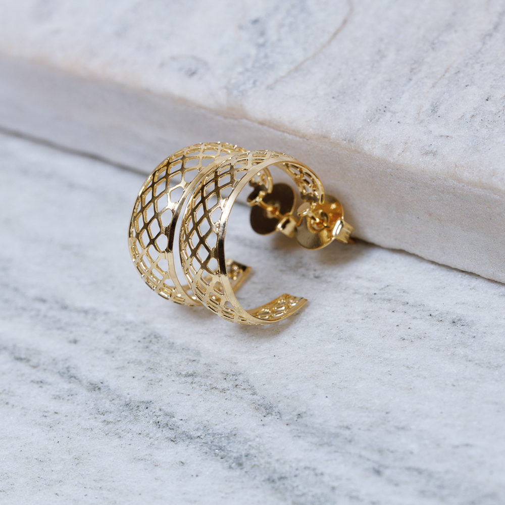 BRINCO ARGOLA RENDADA BANHO OURO 18K