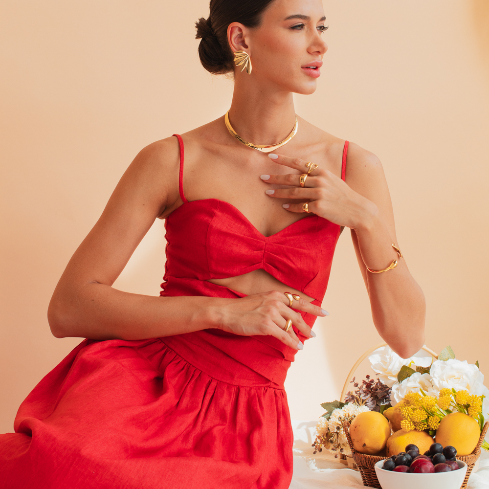 BRINCO FLOR DE CÁSPIA BANHO OURO 18K