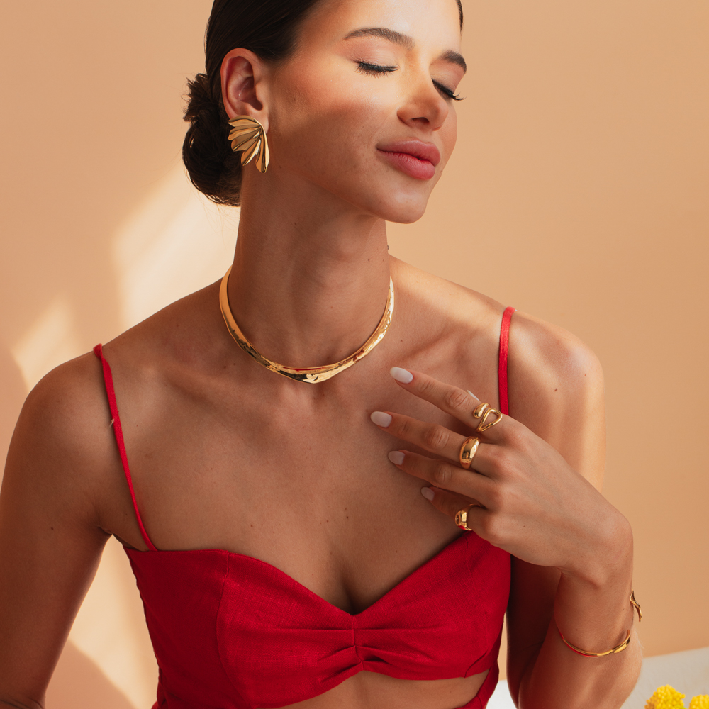 BRINCO FLOR DE CÁSPIA BANHO OURO 18K