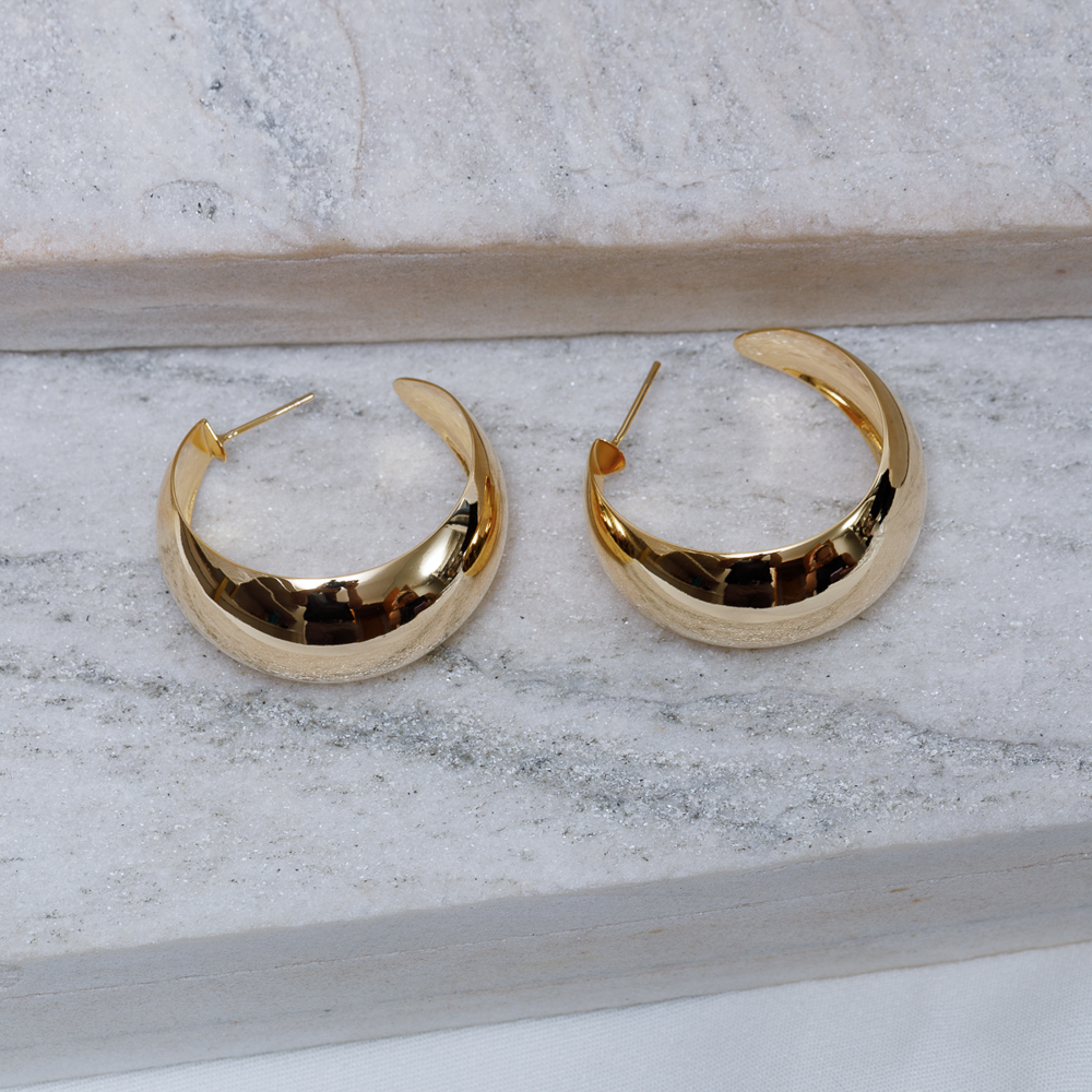 BRINCO ARGOLA ABAULADA LISA GROSSA BANHO OURO 18K