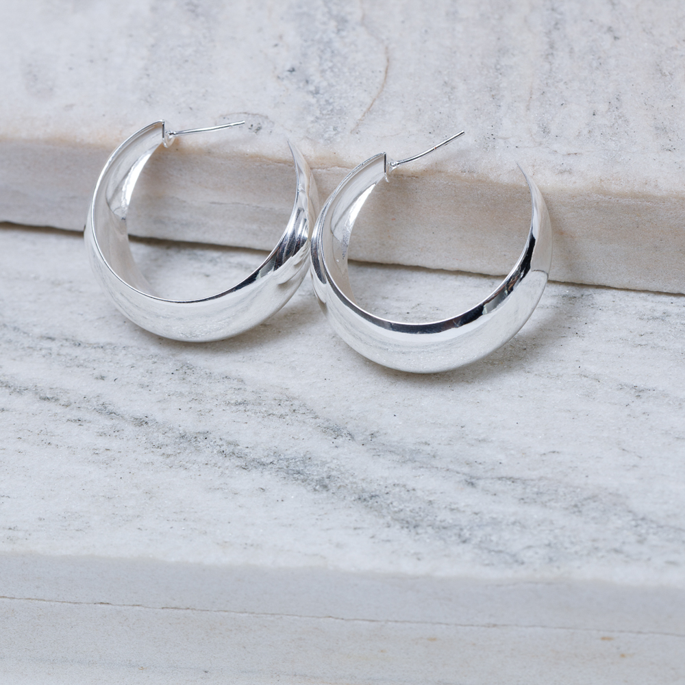 BRINCO ARGOLA ABAULADA LISA GROSSA BANHO PRATA