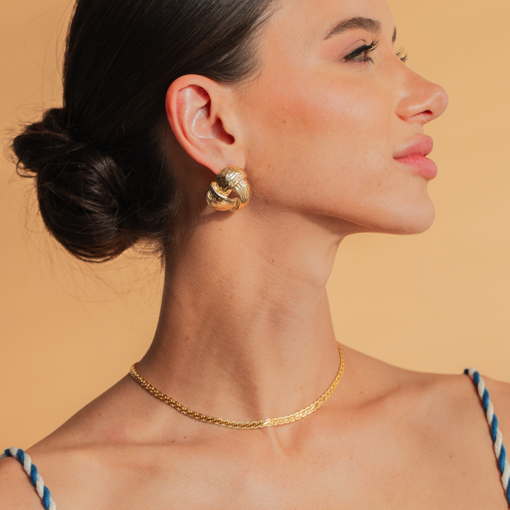 BRINCO FLOR DE BROMÉLIA BANHO OURO 18K