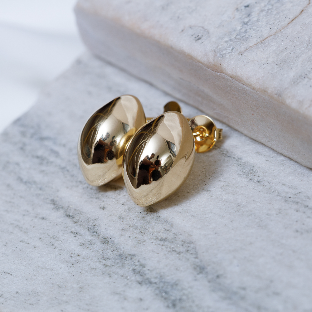 BRINCO OVAL ABAULADO LISO BANHO OURO 18K