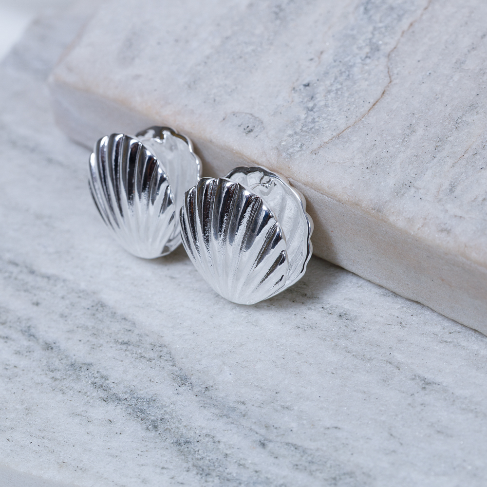 BRINCO CONCHA LISA BANHO PRATA