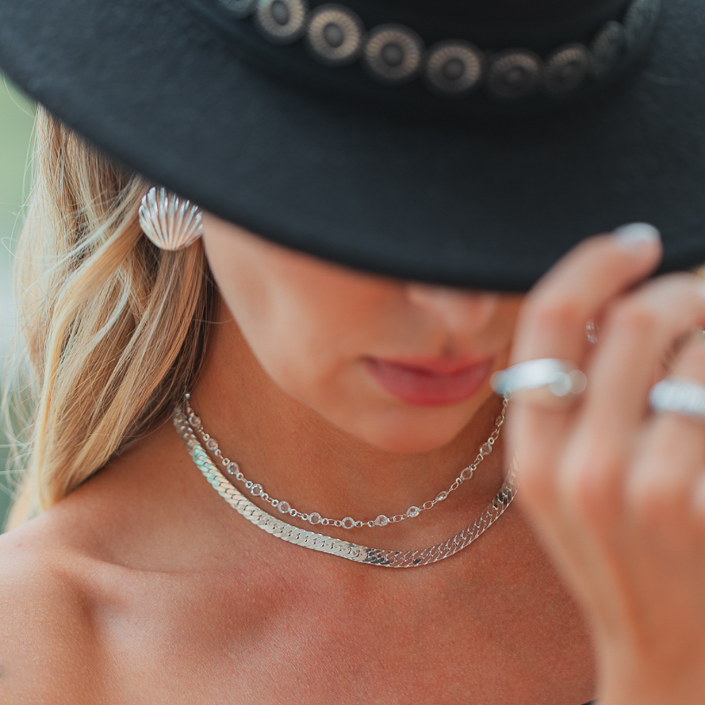 BRINCO CONCHA LISA BANHO PRATA