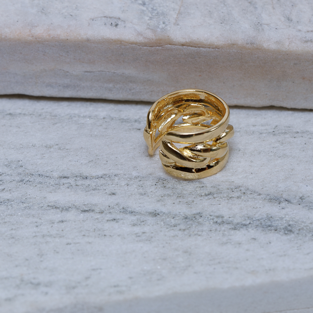 BRINCO FAKE GG TORCIDO BANHO OURO 18K