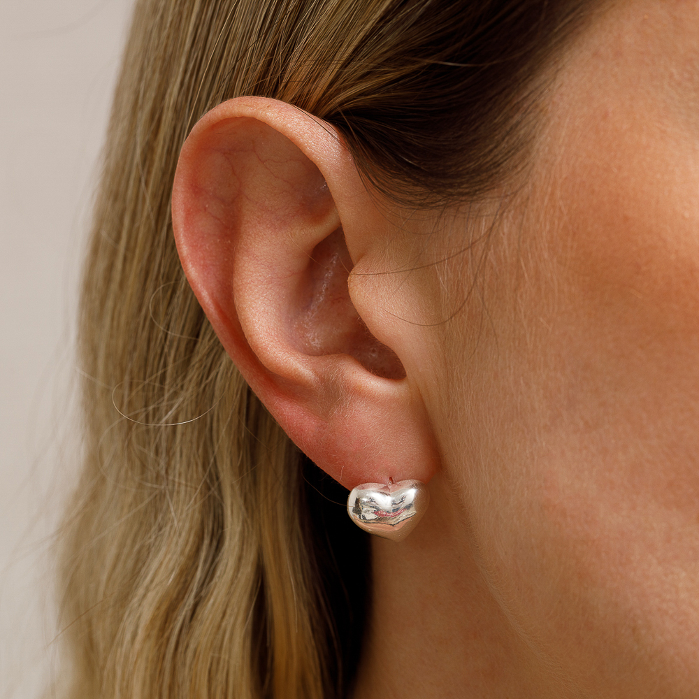 BRINCO ARGOLA CORAÇÃO IRREGULAR BANHO PRATA