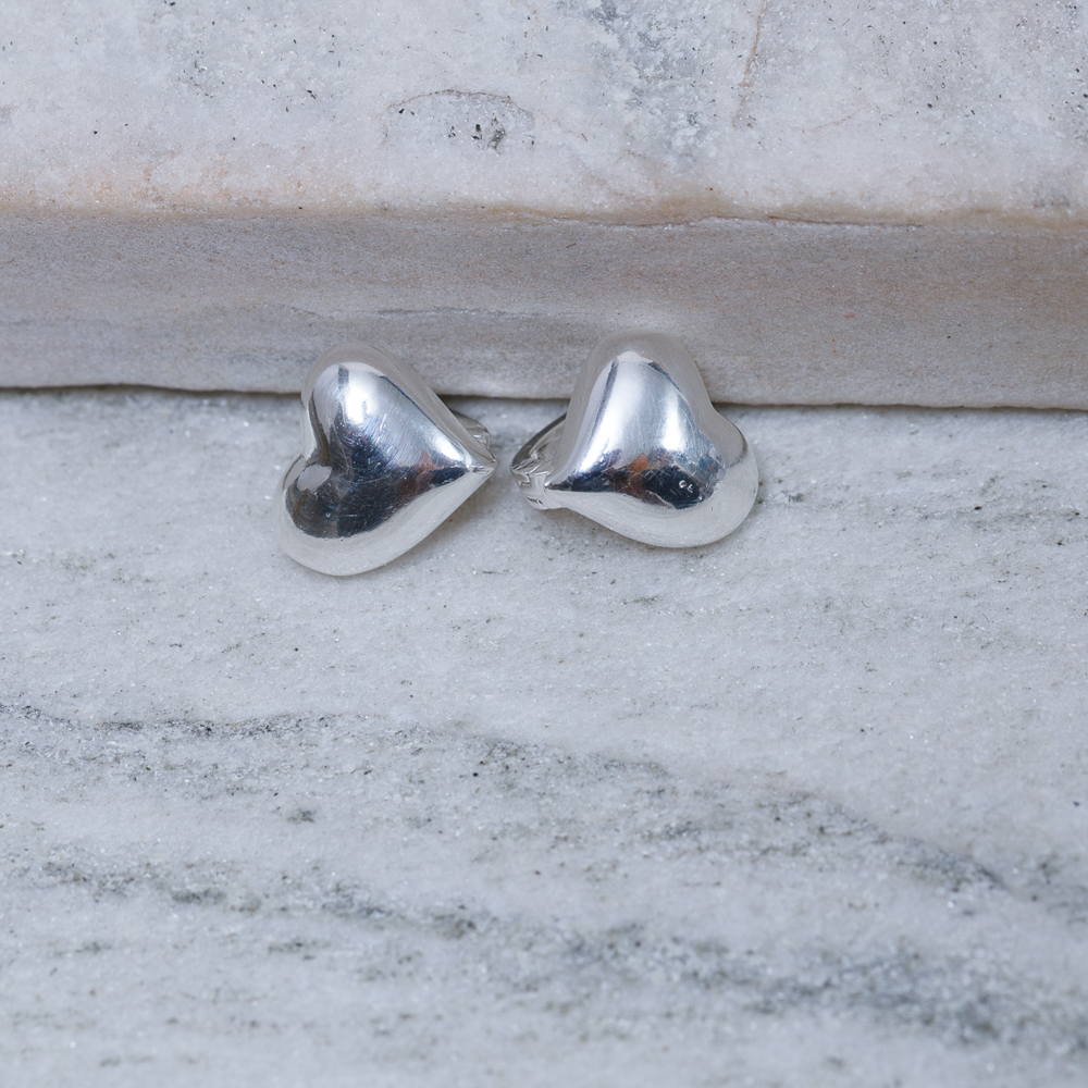 BRINCO ARGOLA CORAÇÃO IRREGULAR BANHO PRATA