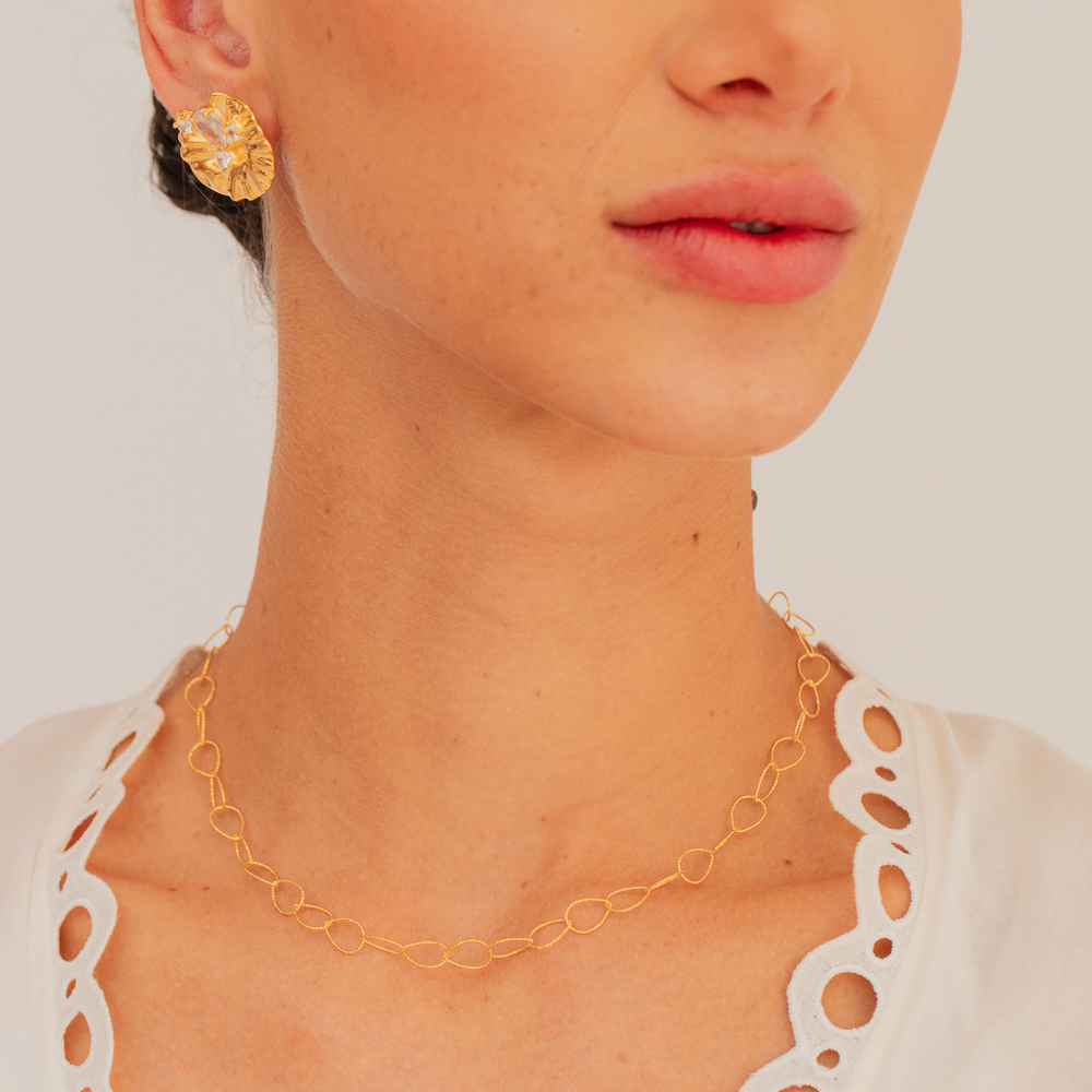 BRINCO FLOR DE CALLAS CRISTAL BANHO OURO 18K