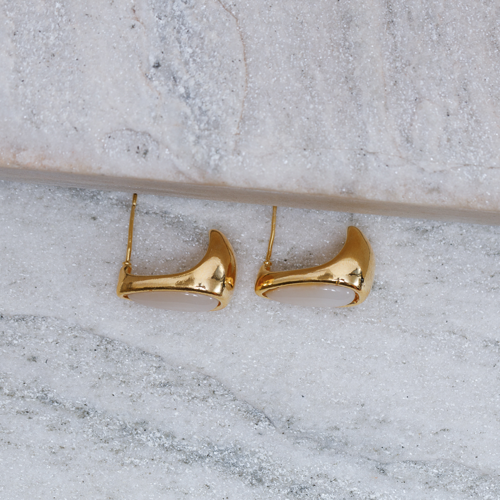 BRINCO GOTINHA MADRE PÉROLA BANHO OURO 18K