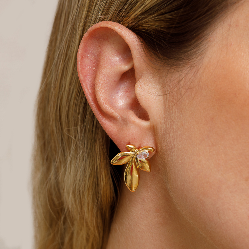 BRINCO FOLHAS COM PEDRA CRISTAL BANHO OURO 18K