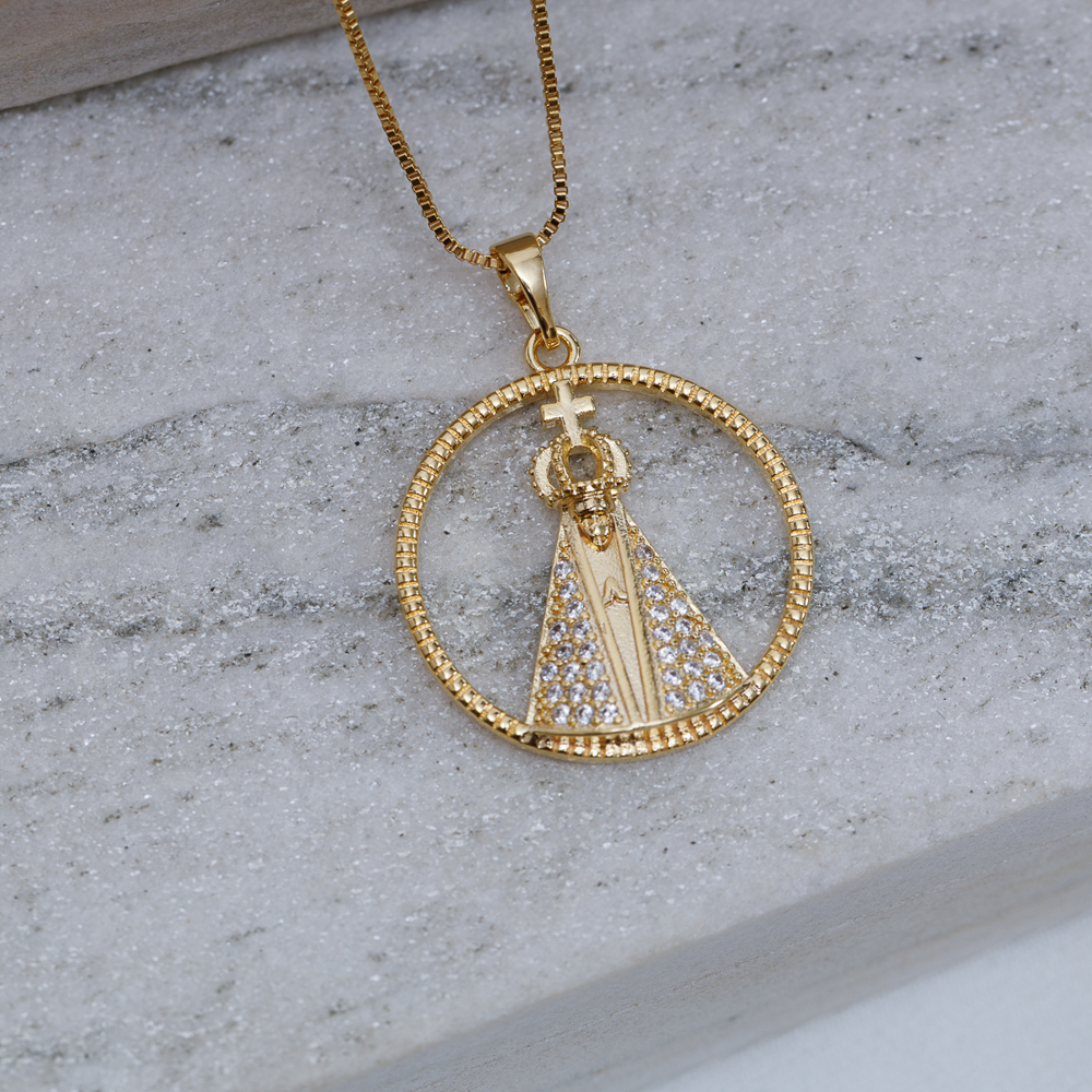 COLAR MEDALHA NOSSA SENHORA MANTO CRISTAL BANHO OURO 18K