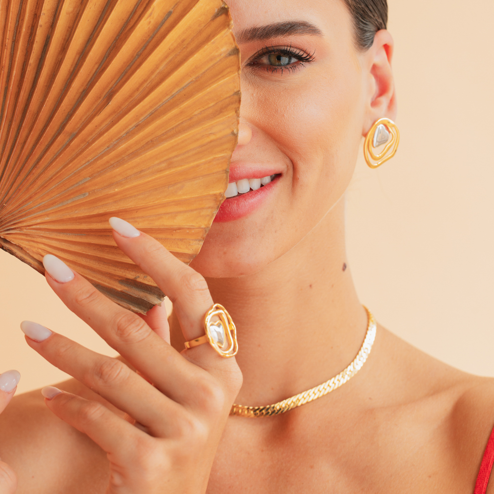 ANEL ORGÂNICO COM CORAÇÃO RÓDIO BRANCO BANHO OURO 18K