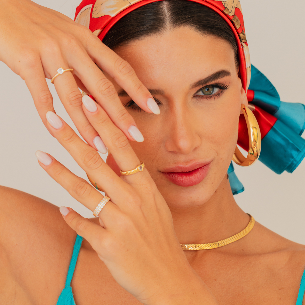 ANEL ZIRCÔNIAS TRIPLAS CRISTAL BANHO OURO 18K
