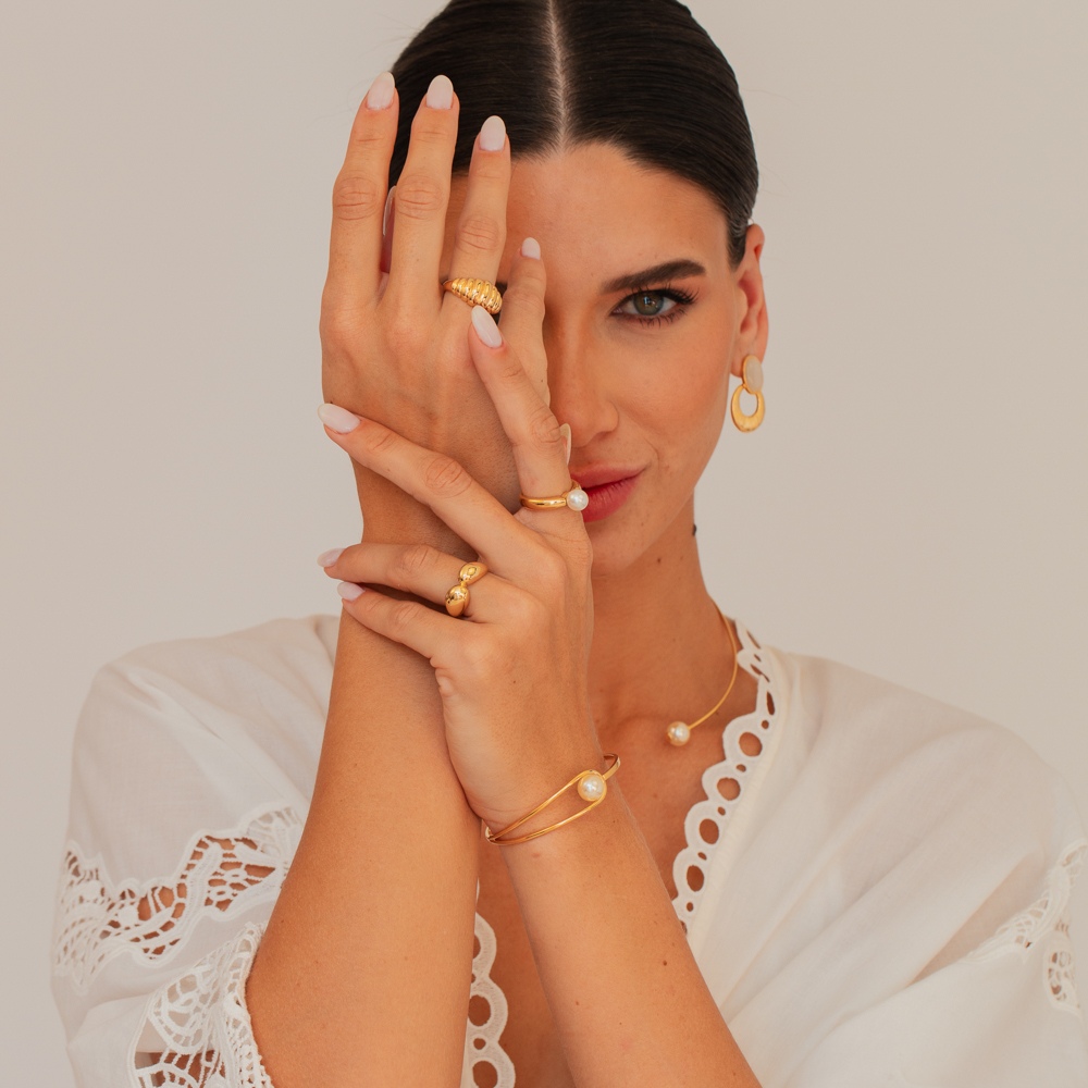 ANEL GOTAS LISAS BANHO OURO 18K