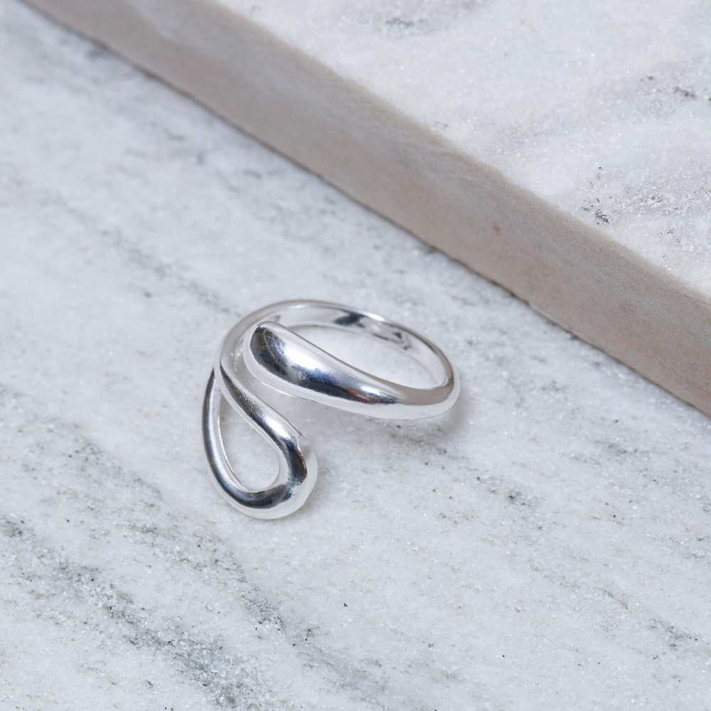 ANEL GOTA LISA E VAZADA BANHO PRATA