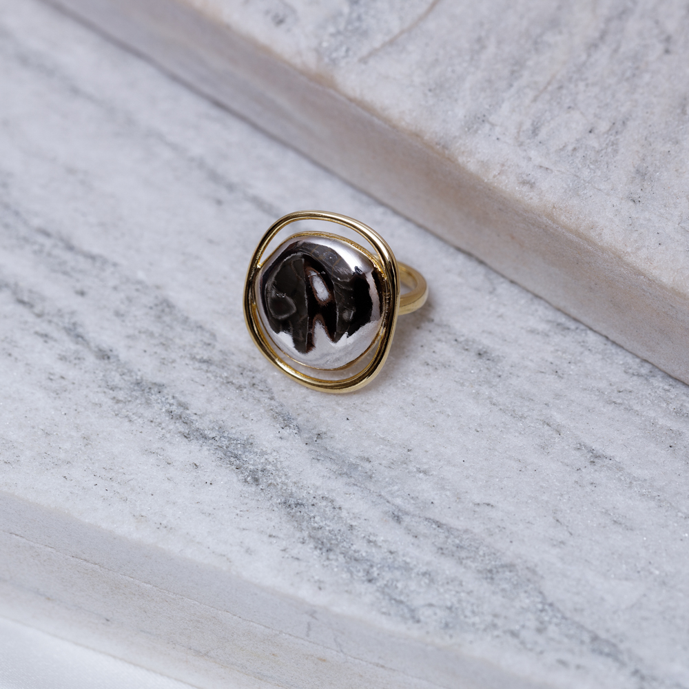 ANEL ORGÂNICO REDONDO GRANDE COM RÓDIO BRANCO E BANHO OURO 18K