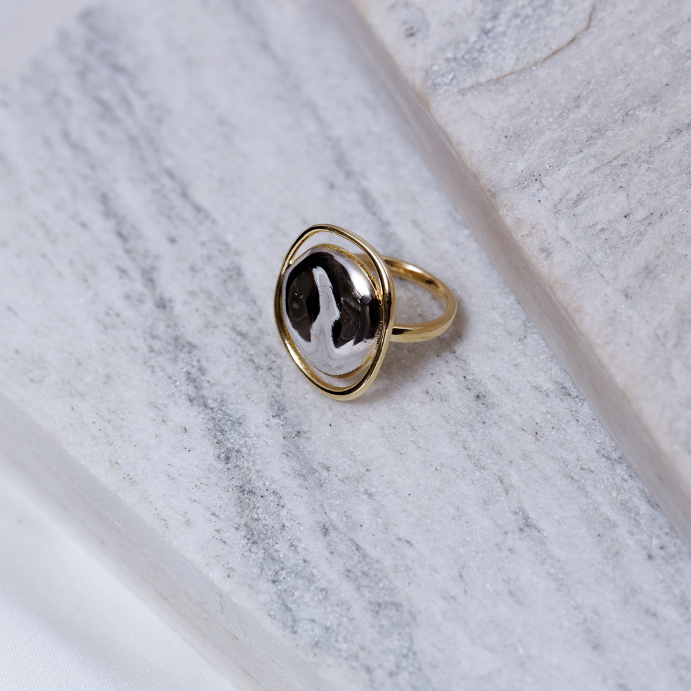 ANEL ORGÂNICO REDONDO GRANDE COM RÓDIO BRANCO E BANHO OURO 18K