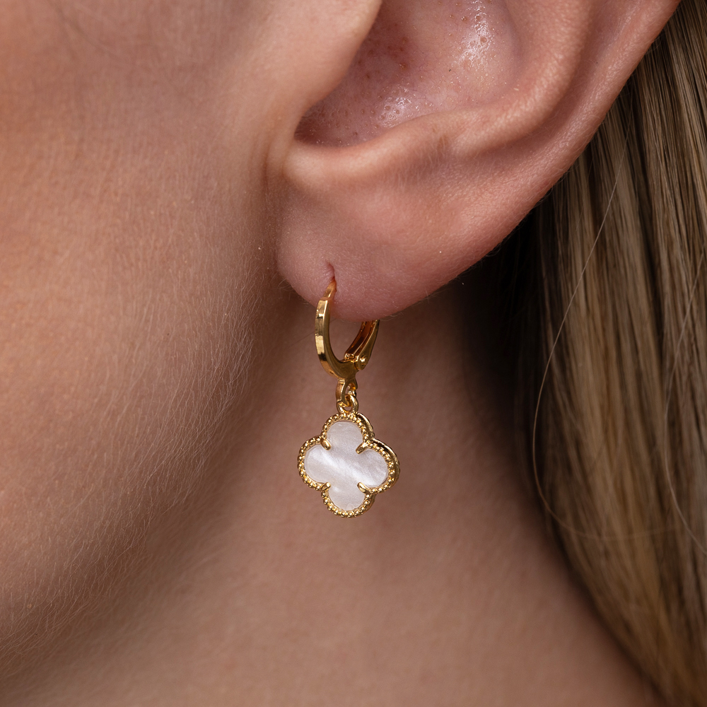 BRINCO VIRGINIA MARFIM BANHO OURO 18K