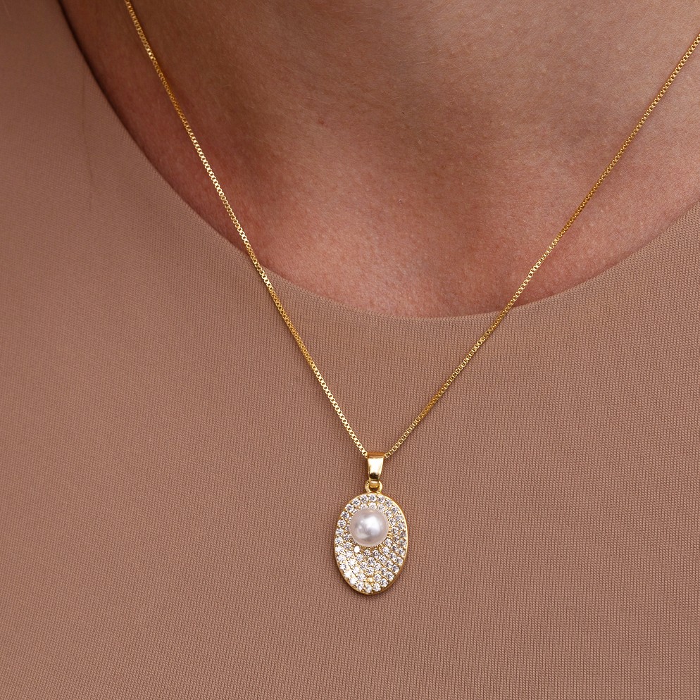 COLAR CONCHA CRAVEJADA E COM PÉROLA BANHO OURO 18K