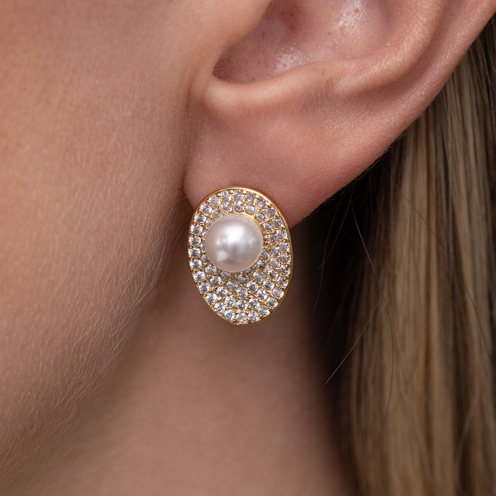 BRINCO CONCHA CRAVEJADA E COM PÉROLA BANHO OURO 18K