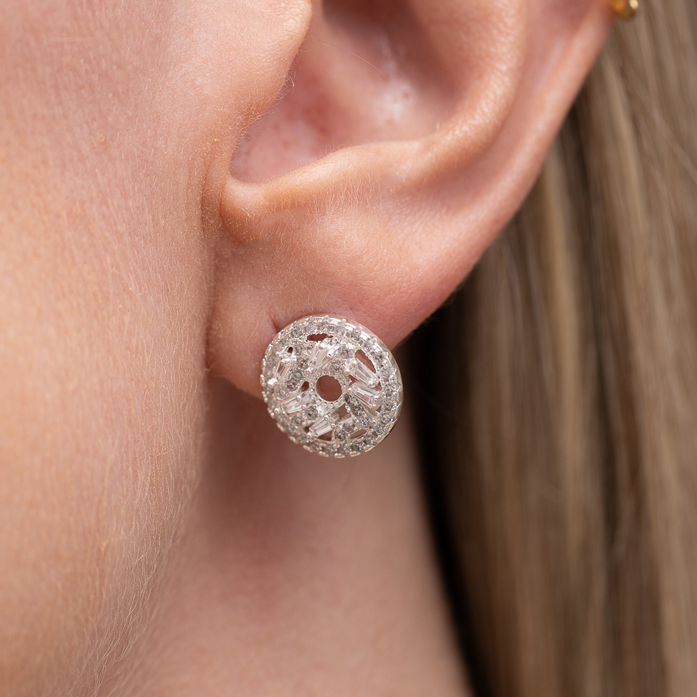 BRINCO DONUT COM ZIRCÔNIAS CRISTAIS BANHO PRATA