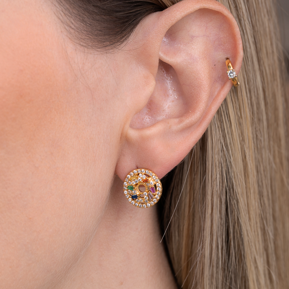 BRINCO DONUT COM ZIRCÔNIAS COLORIDAS BANHO OURO 18K