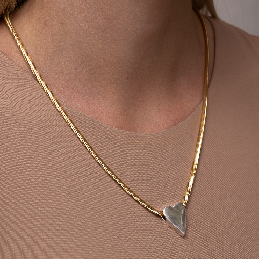 COLAR MALHA ALEMÃ COM CORAÇÃO PRATA BANHO OURO 18K