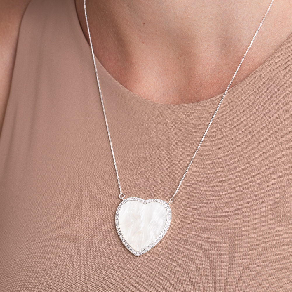 COLAR CORAÇÃO MADRE PÉROLA COM ZIRCÔNIAS BANHO PRATA