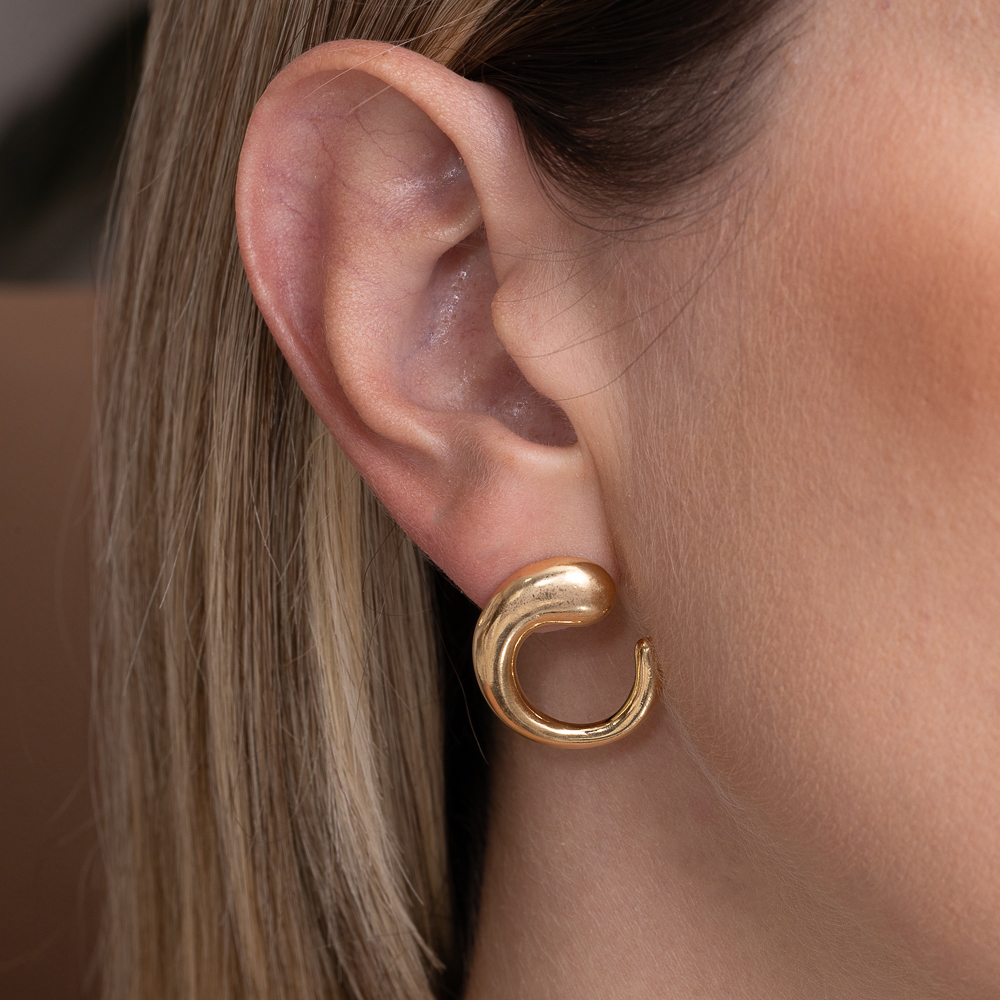 BRINCO ORGÂNICO LISO GOTINHA BANHO OURO 18K