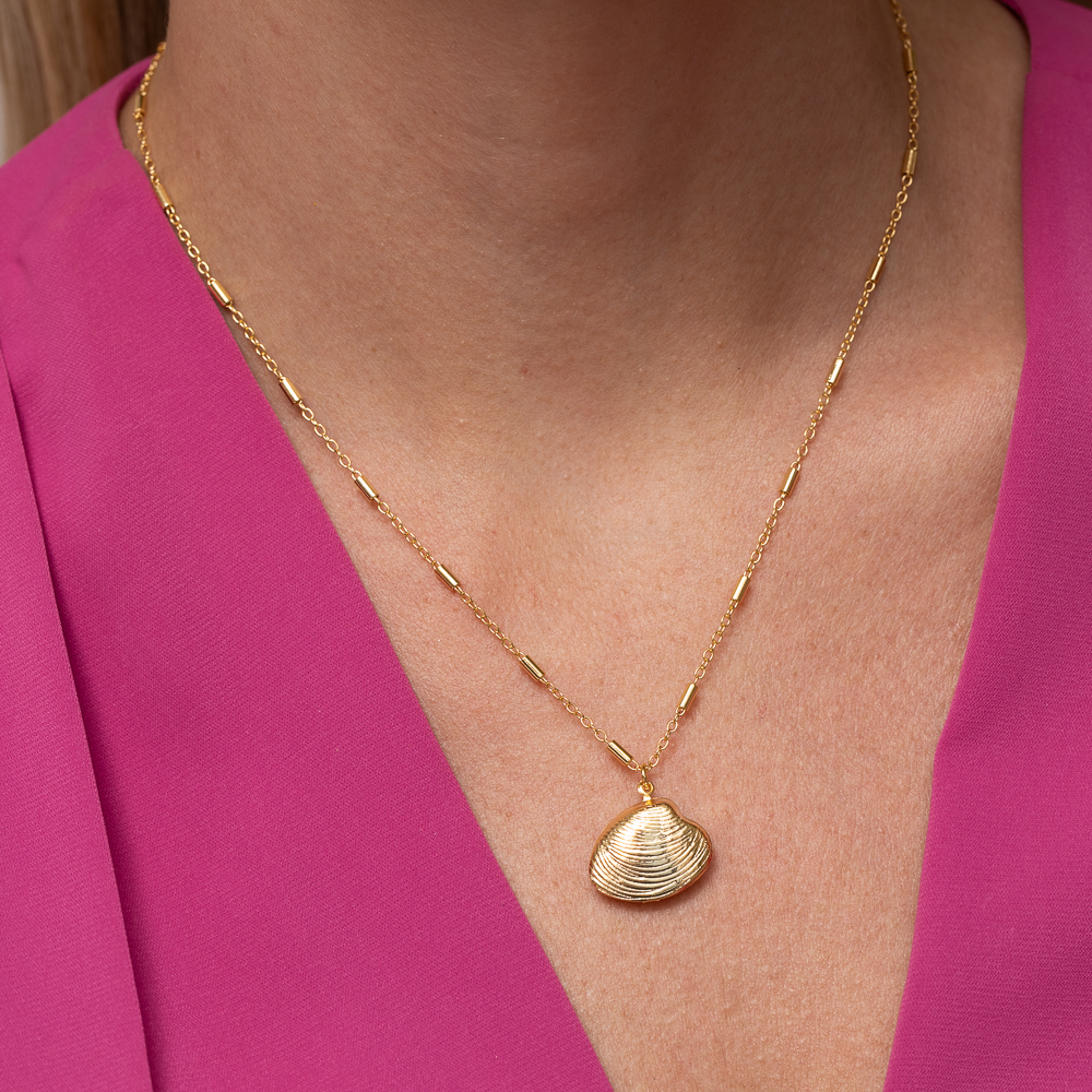 CHOKER TUBINHOS COM PINGENTE CONCHA BANHO OURO 18K