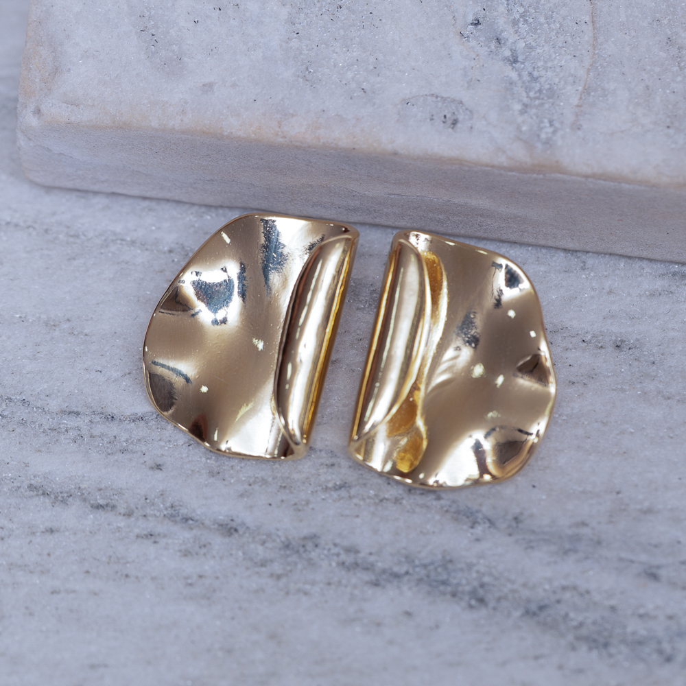 BRINCO ORGÂNICO DOBRADO BANHO OURO 18K