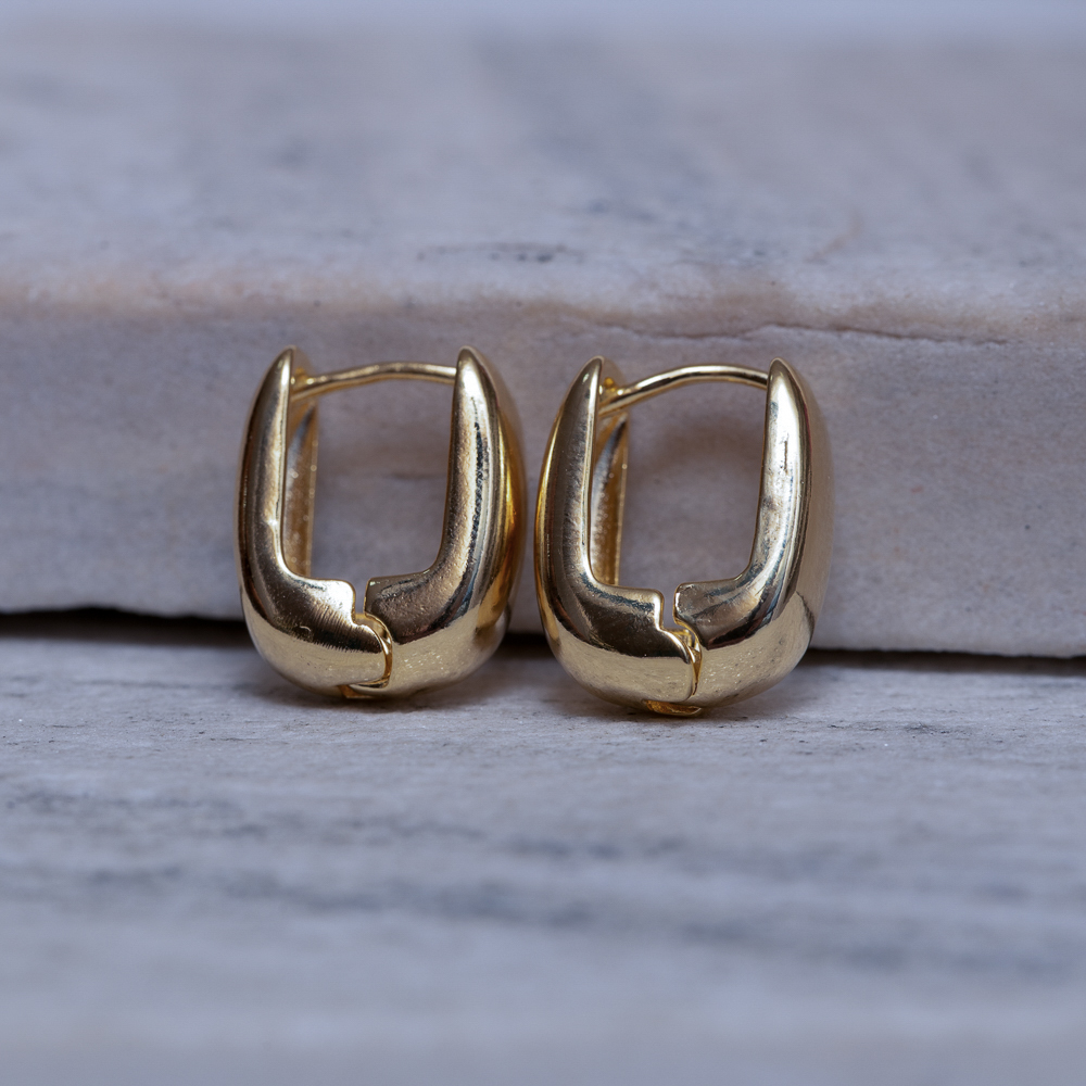 BRINCO ARGOLA RETANGULAR ABAULADA BANHO OURO 18K