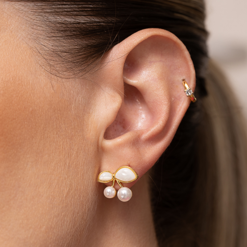 BRINCO CHERRY COM PÉROLAS BANHO OURO 18K