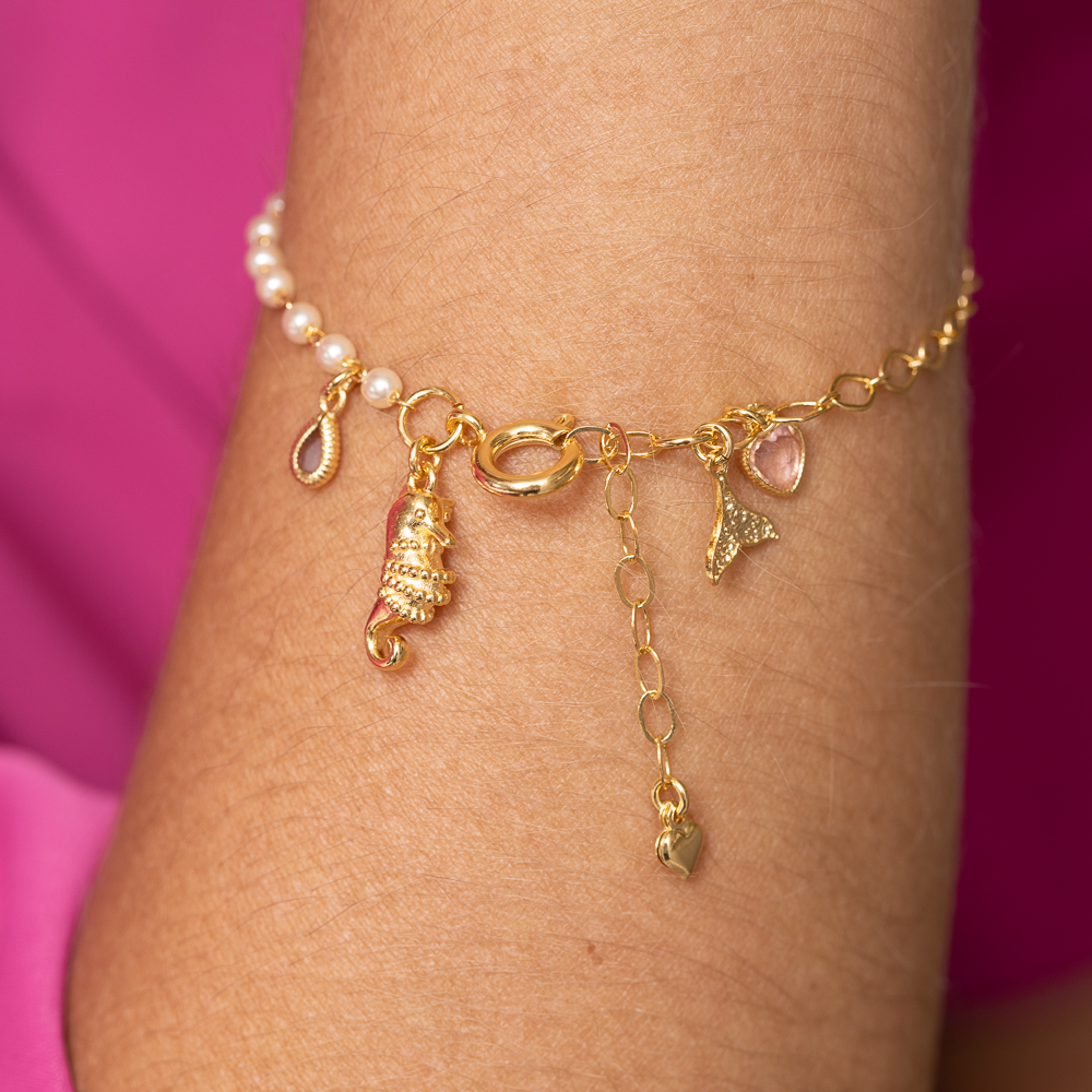 PULSEIRA PÉROLA COM PINGENTES DO MAR BANHO OURO 18K