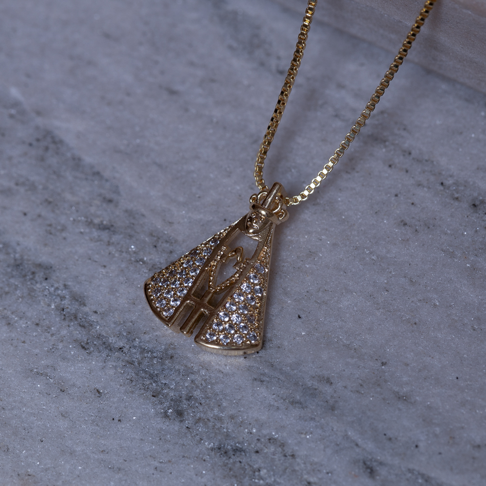 COLAR NOSSA SENHORA CRAVEJADA CRISTAL BANHO OURO 18K